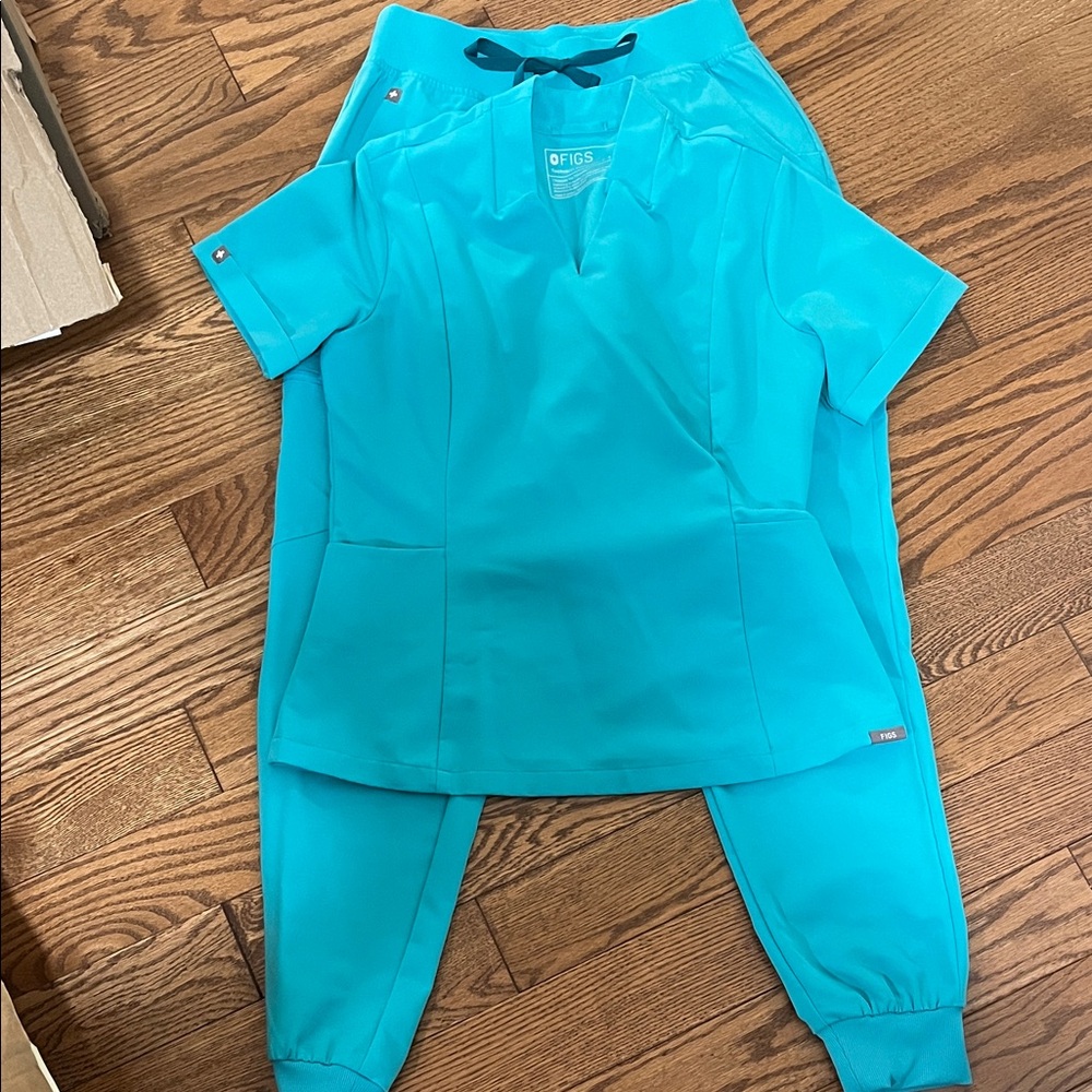 Figs Women's Aqua/teal Scrub Set